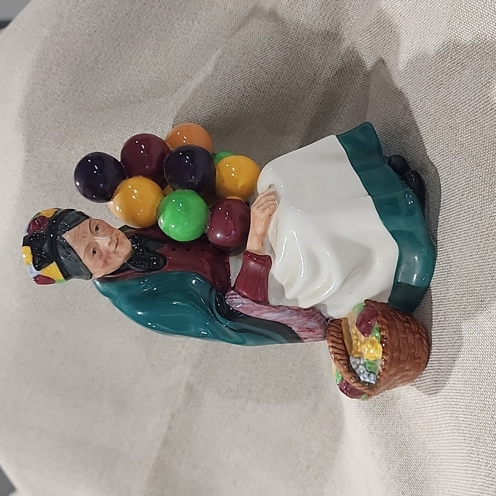 VTG Royal Doulton "The Old Balloon Seller"